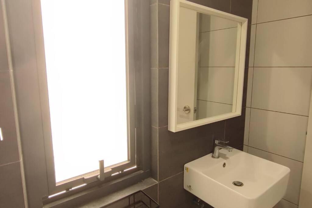 Hzb301-Selfcheck-In-Wi-Fi- Netflix- Parking- Pool-2 Bedroom- Klia, 7099 Sepang Extérieur photo